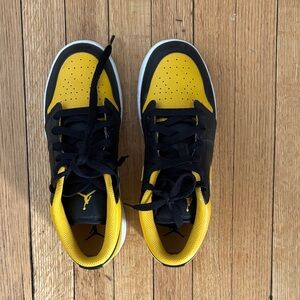 Jordan Youth Low-Top Sneakers - Black & Yellow